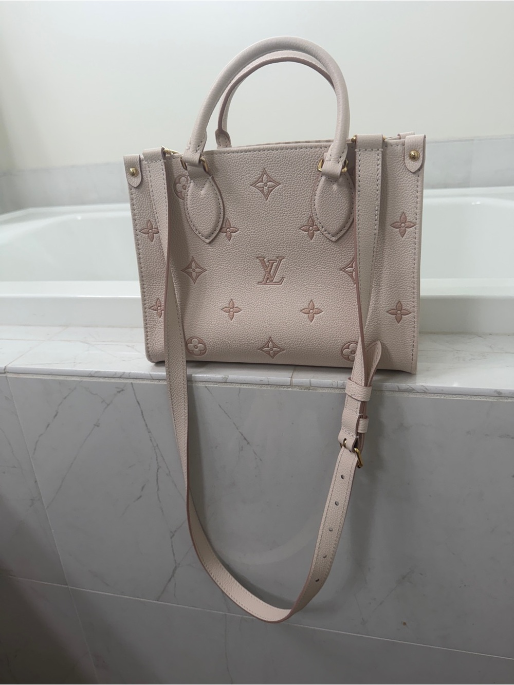 Louis Vuitton OnTheGo PM in Monogram Empreinte leather blush pink - Picture 4 of 5